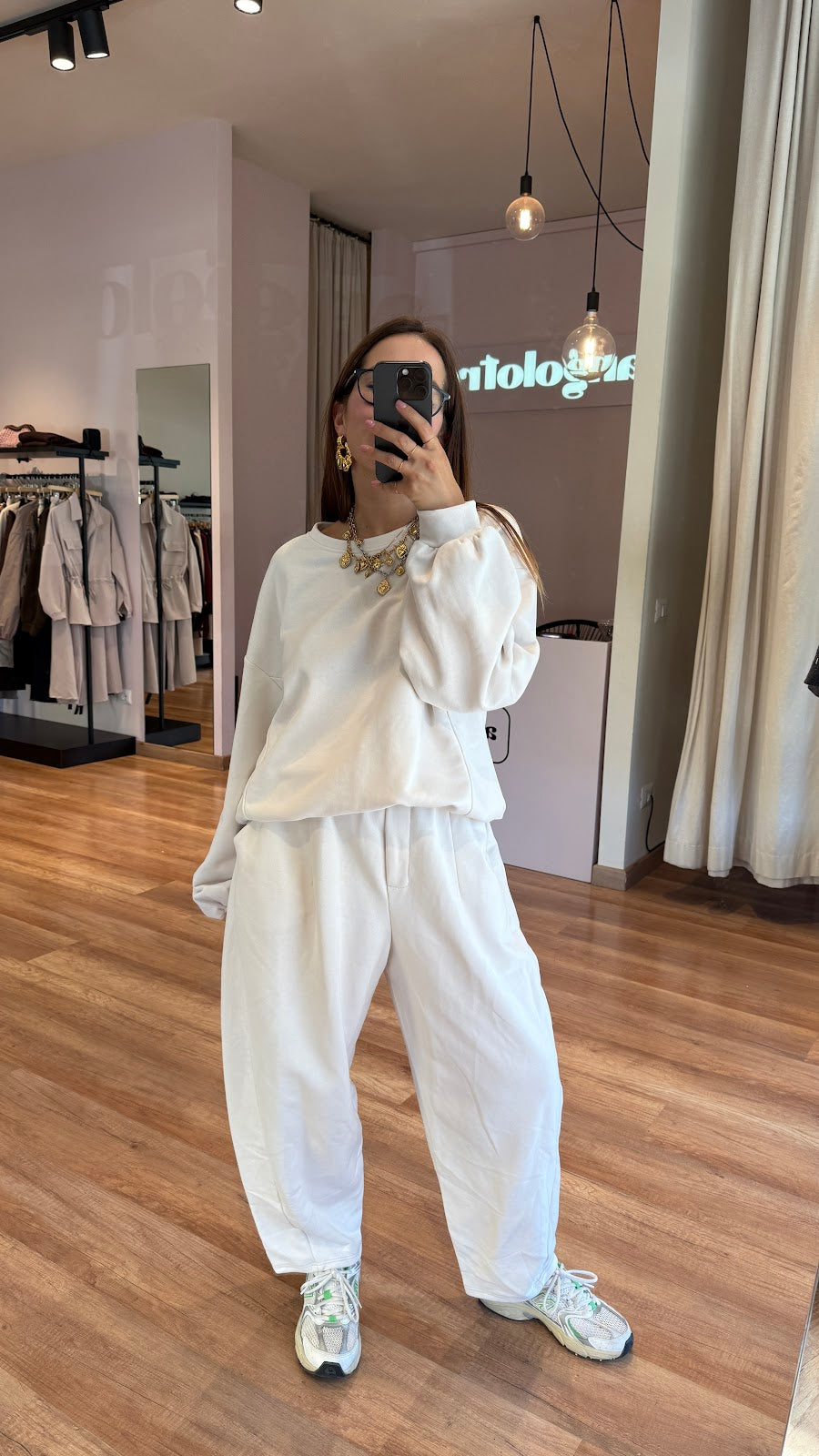Set Antonia